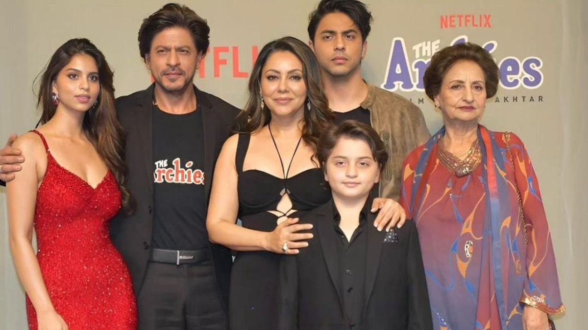 shah-rukh-khan-walks-the-red-carpet-with-daughter-suhana-khan-in-style-at-the-archies-premiere-his-decadeold-dream-comes-true-watch-video